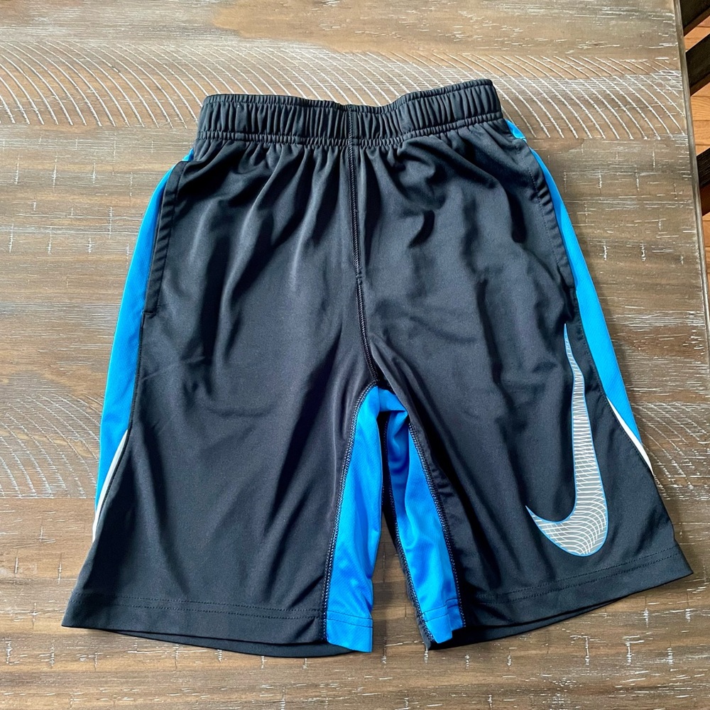 Nike Boys Shorts Size Youth medium